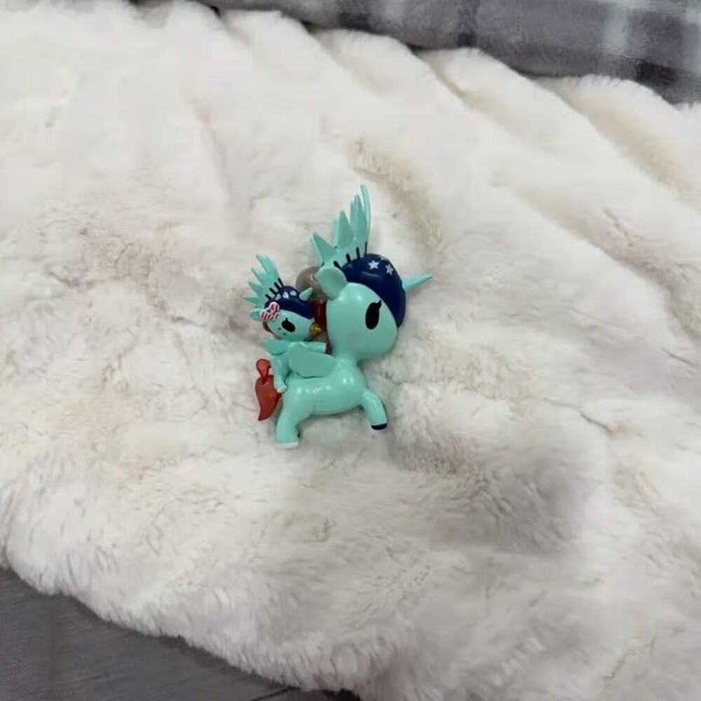 tokidoki unicorno bambino series 2 “liberty & freedom” vinyl figures